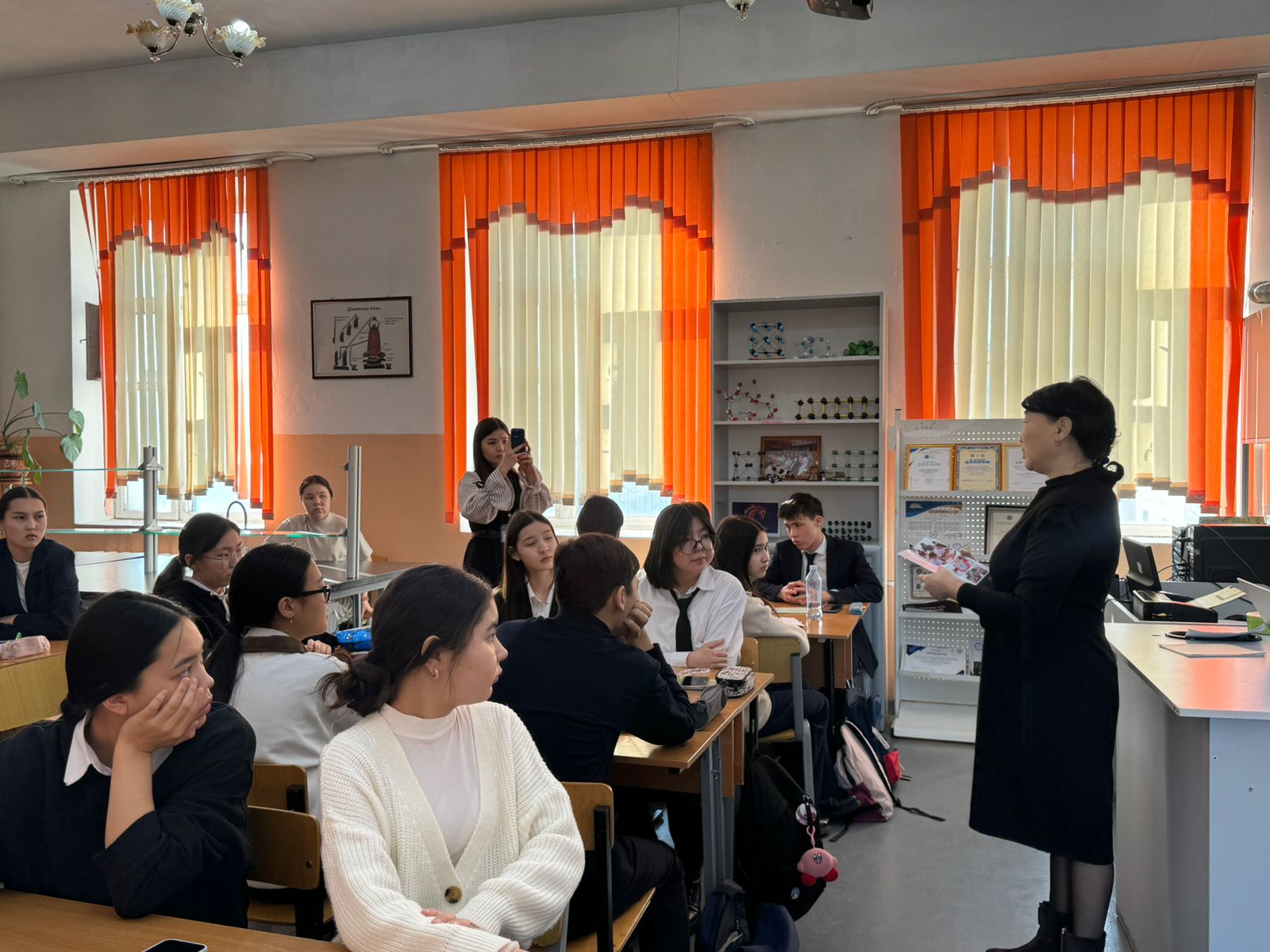 Халықаралық қазақ-қытай тіл колледжінен профориентациялық дәріс 9-сыныптар арасында өткізілді