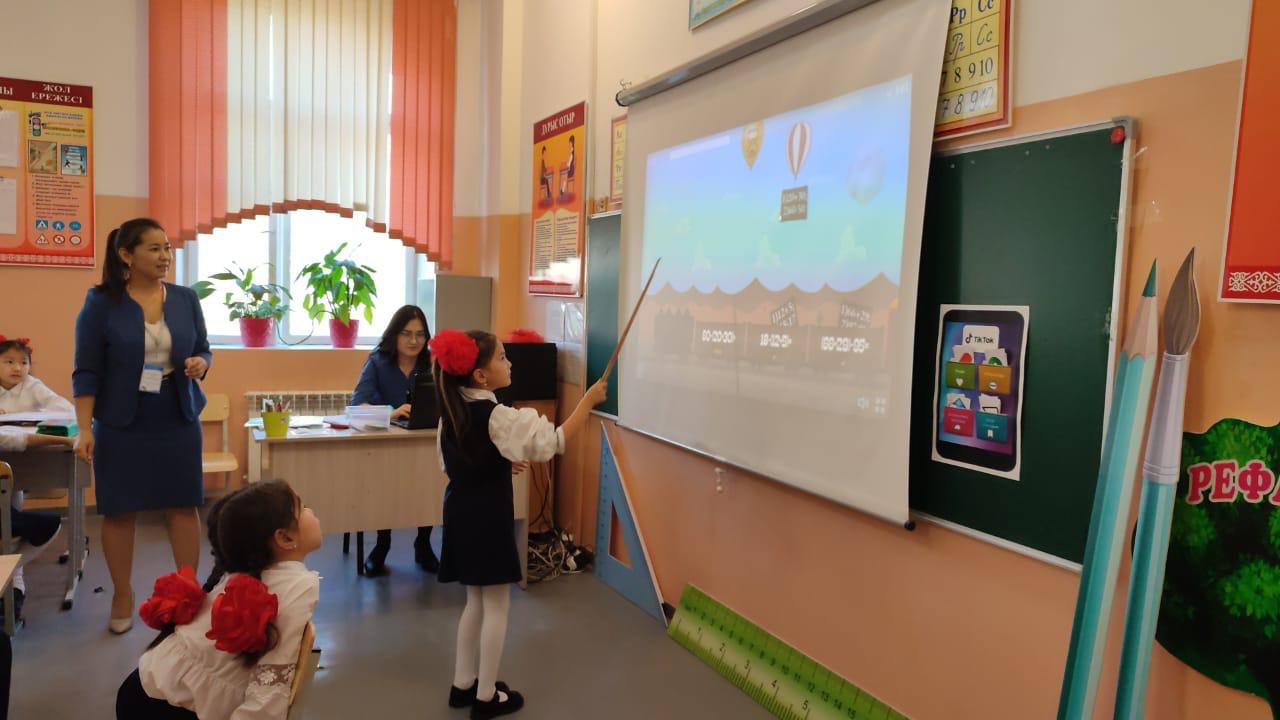 Математика пәнінен "Құрама есептерді әртүрлі тәсілмен шығару" тақырыбында 2 "ә" сынып оқушыларына Бекишева Асем Советнуровна ашық сабақ өткізді.