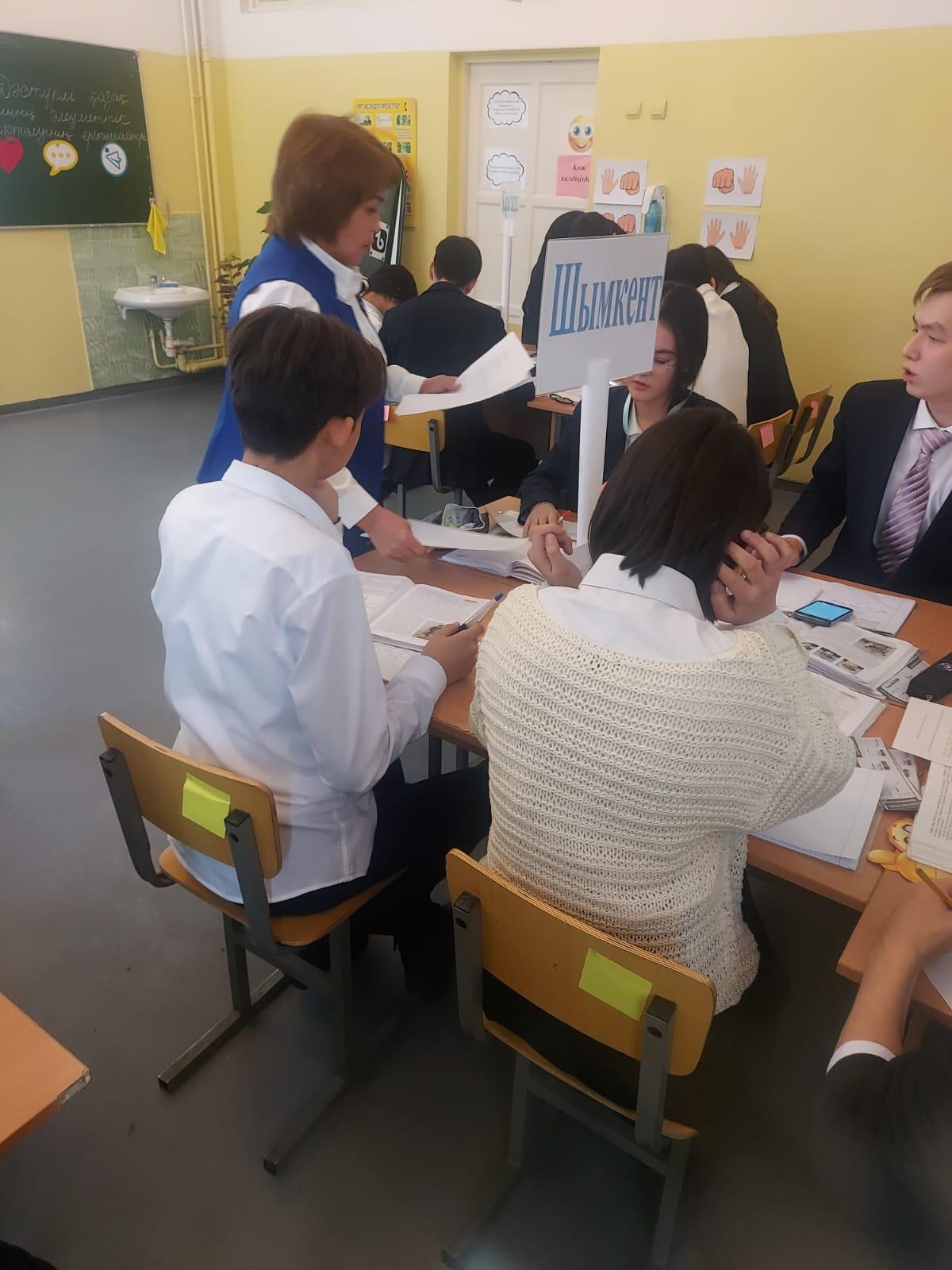 Қоғамдық-эстетикалық бірлестіктің онкүндігі аясында Ибраева Гулмира Аманбаевна 10  “А” сынып оқушыларына Қазақстан тарихы пәнінен ашық сабақ өтті.Тақырыбы: Дәстүрлі қазақ қоғамының әлеуметтік жіктелуінің ерекшеліктері.