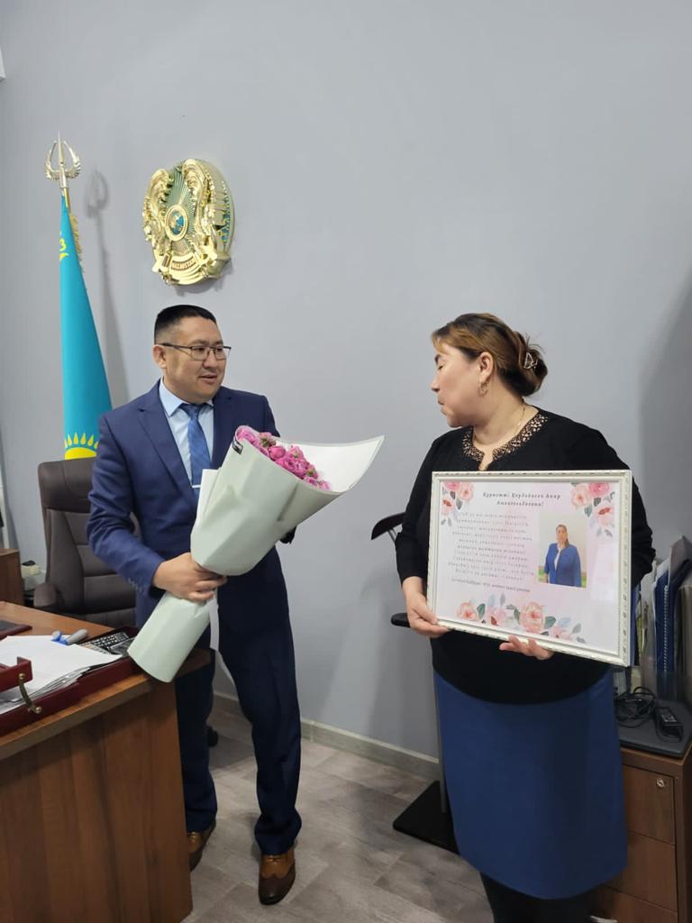 Мектебіміздің бастауыш сынып мұғалімі Қордабаева Анар Амангелдиевнаны 50 жас мерей тойымен мектебіміздің ұжымы және кәсіподақ ұйымы құттықтады✅