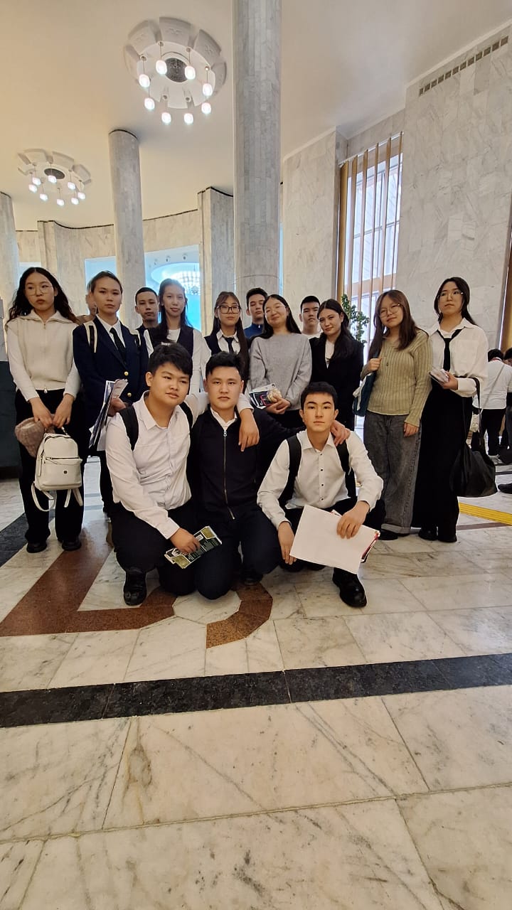 9-сынып оқушылары  Алматы қаласы білім басқармасының қолдауымен өткен  «Мамандықтар жәрмеңкесі» - жастарды білім беру қызметтері нарығымен және еңбек нарығындағы әртүрлі кәсіби мамандарға деген сұраныспен таныстыру мақсатында Оқушылар сарайындағы  ұй