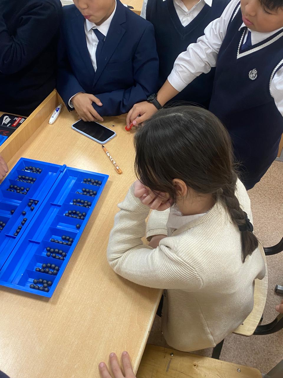 Медеу ауданы №33 мектеп-лицейде   23 мамыр күні  5- сыныптар  арасында тоғызқұмалақ ойыны ұйымдастырылды.  Оқушылар белсене қатысып, марапатталды.