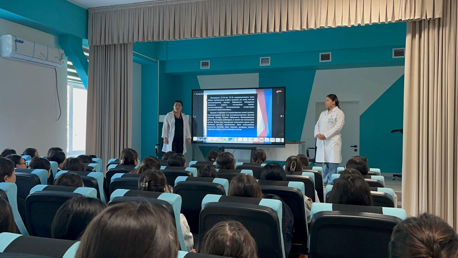 04.09.2025ж күні мектебімізде тәрбие орынбасарлары Амирханова АТ., Нышанова Ғ.Е. ұйымдастыруымен 9,10,11-сынып қыз балаларына арналған жиналыс өтілді.