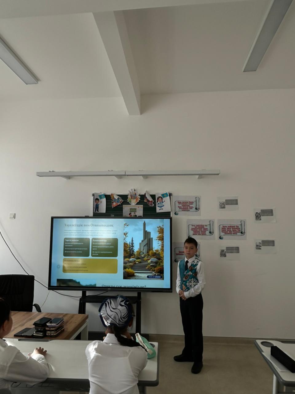 Бүгін мектебімізде “Қарттарым – асыл қазынам” атты тәрбие сағаты өтті. Шараның басты мақсаты – оқушылардың бойына үлкенге құрмет, кішіге ізет сынды ұлттық құндылықтарды сіңіру, ата-әже, қарттар туралы танымдарын кеңейту.