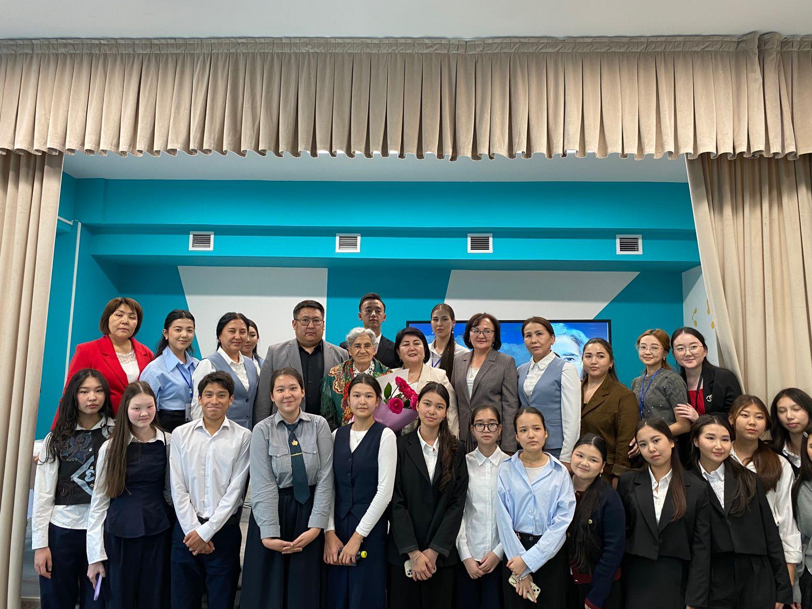 Тіл тағдыры - ел тағдыры Бүгін мектебімізде белгілі тіл жанашыры, қоғам қайраткері Асылы Осман апайымызбен тағылымды кездесу өтті.