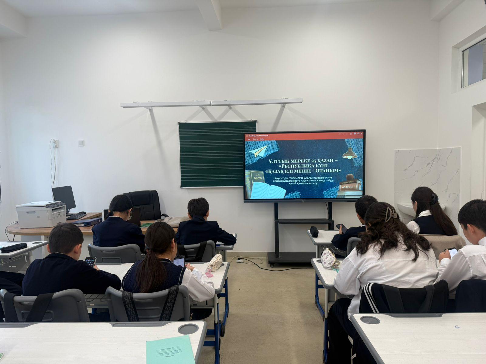 25 Қазан – Республика күні! Бұл күн – еркіндік пен елдікке бастар тарихи сәт.