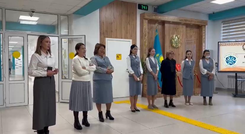 33 мектеп-лицейінде жаңа тоқсан ерекше көңіл күймен басталды.   Демалыстан сағынысып келген оқушыларымызды мұғалімдеріміз күлімдеп қарсы алды.  Асханада тамақтану, кітапханада кітап оқу, үзілісте достарымен құшақтасып көрісу .