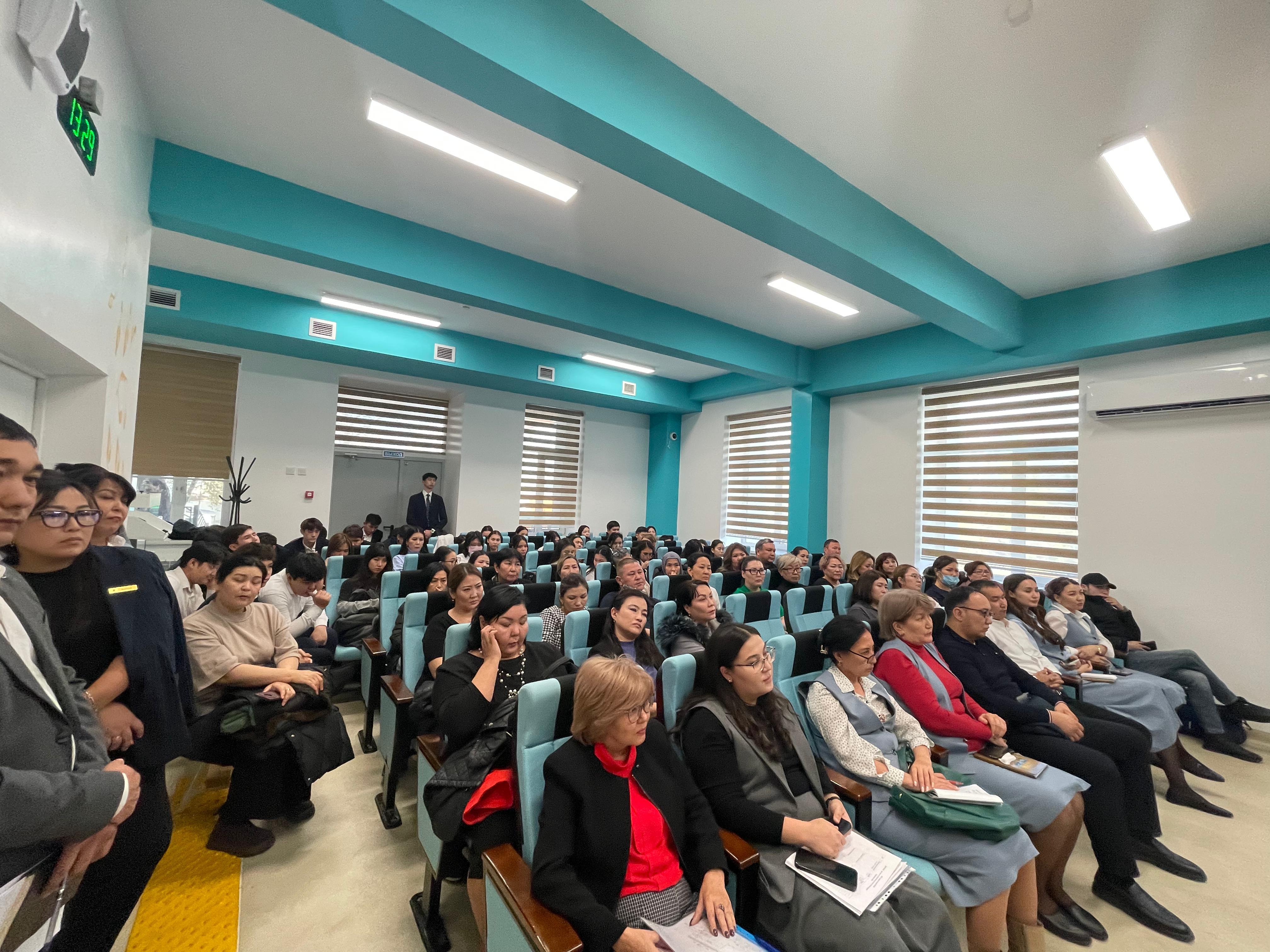 «11-сынып ата-аналар жиналысы өткізілді. Жиналыс барысында оқу үлгерімі, ҰБТ-ға дайындық барысы, тәртіп мәселелері және оқу жылының соңына дейінгі жоспарлар талқыланды.