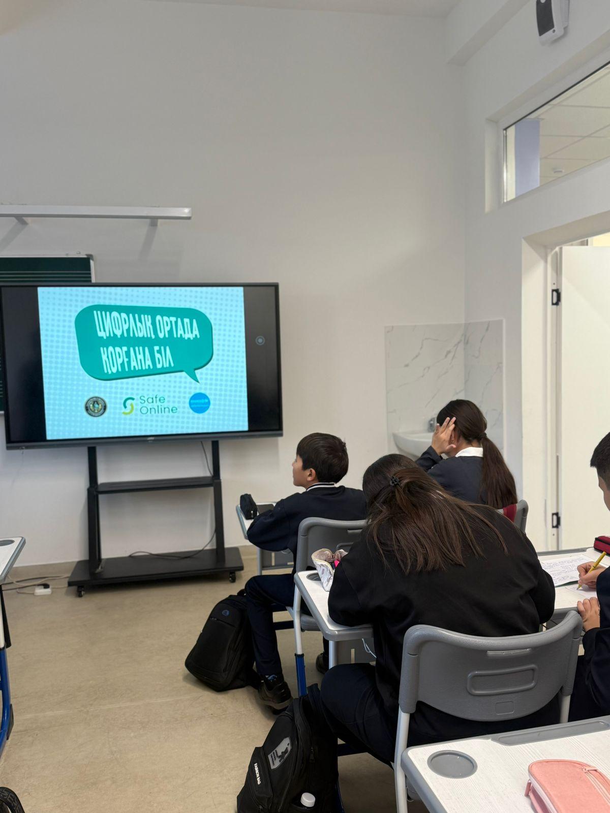 “Адал азамат”  Адалдық – адамның ең асыл қасиеттерінің бірі. Адал азамат болу – тек шындықты айту ғана емес, өз ісіне жауапты, әділ, еңбекқор және мейірімді болу деген сөз. Қоғамда әр адамның адал болуы – елдің дамуы мен болашағына тікелей әсер етеді