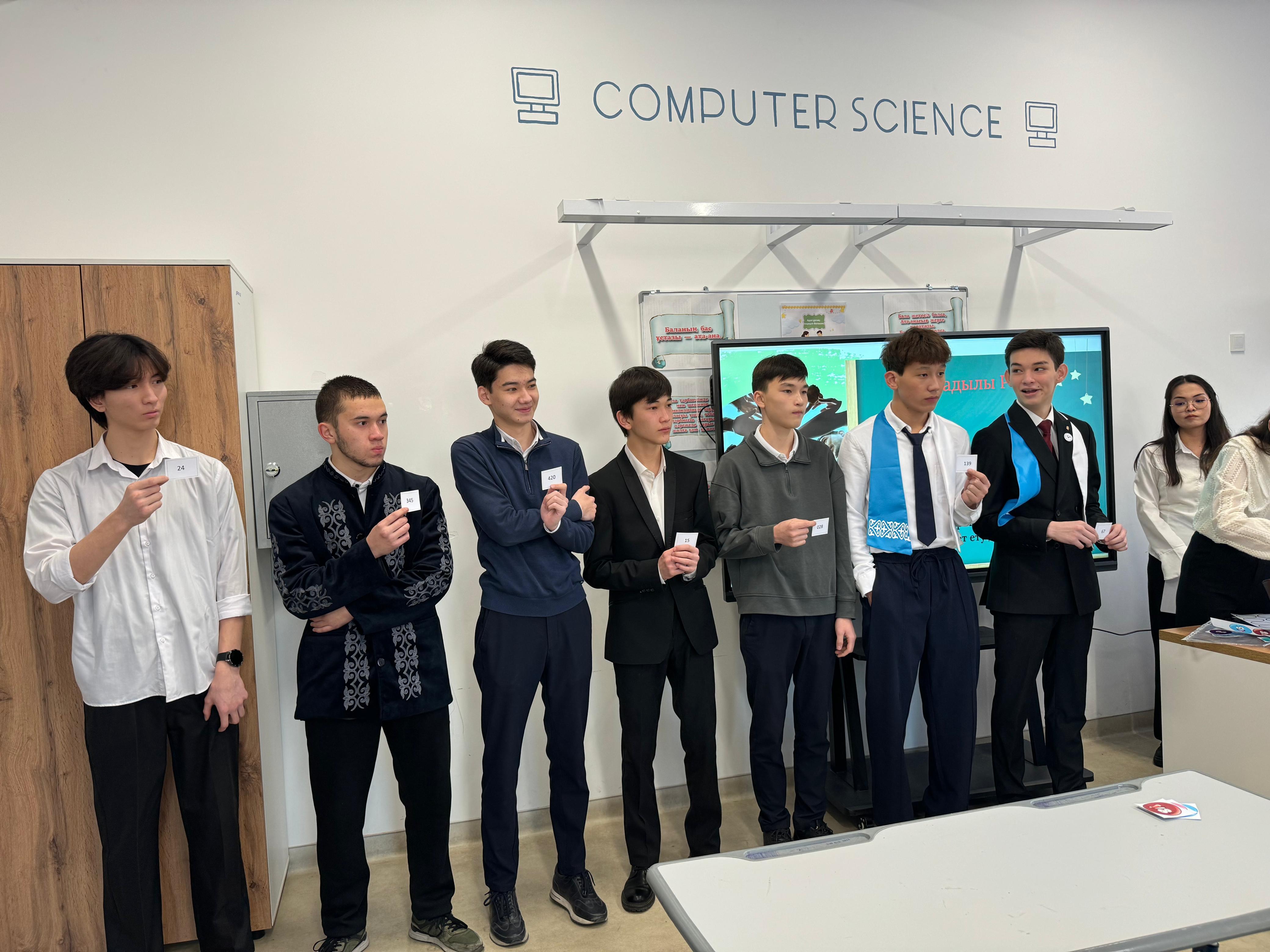 Бүгін мектебімізге Тұран университетінің өкілдері келіп, оқушыларға гуманитарлық-құқық факультеті туралы жан-жақты ақпарат беріп, кәсіби бағдар бойынша түсіндірме жұмыстарын жүргізді. 🔎 Кездесу барысында оқушыларға қызықты нейропсихологиялық ойындар