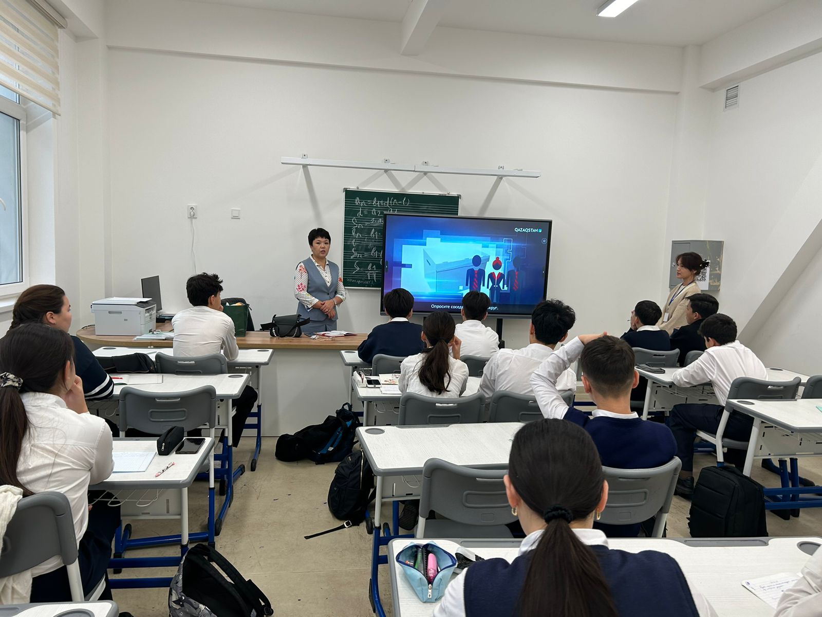 Қауіпсіздік – әрбір адамның өмірі мен денсаулығын қорғаудың басты шарты. Қауіпсіздік ережелерін сақтау үйде, мектепте, көшеде және қоғамдық орындарда өте маңызды. Әрбір адам өз әрекетіне жауапкершілікпен қарап, қауіп төнуі мүмкін жағдайларды алдын ал