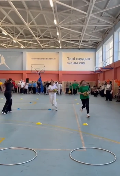 Спорт жарысы – күш-жігерді, төзімділікті және ептілікті сынайтын маңызды іс-шара. Жарысқа қатысу арқылы адам өз мүмкіндігін байқап, жеңіске деген ұмтылысты қалыптастырады. Спорт адамды тәртіпке, жауапкершілікке және табандылыққа үйретеді.